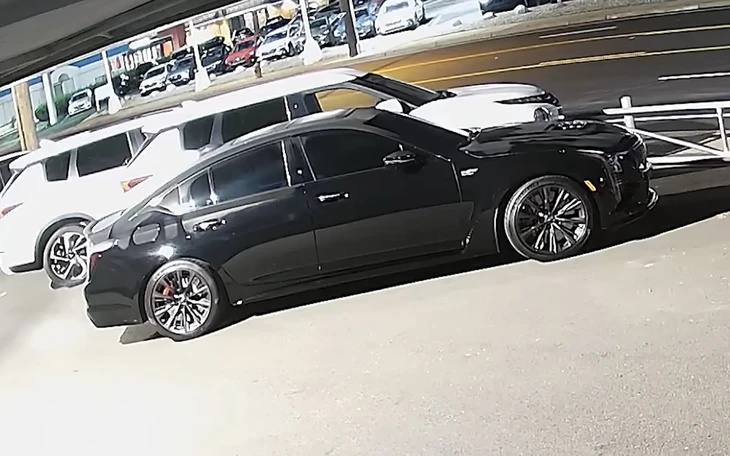 Định trộm xe Mercedes-Benz, ẩu đả với chủ xe rồi quay lại… xin iPhone đánh rơi - Ảnh 3.