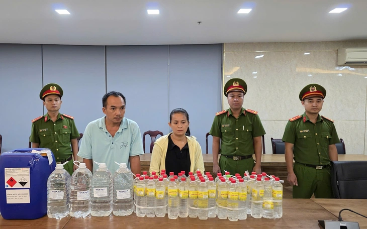Pha axit với nước lã làm giấm giả cả ngàn lít: ‘Vì tiền, coi thường sức khỏe cộng đồng’ - Ảnh 3.