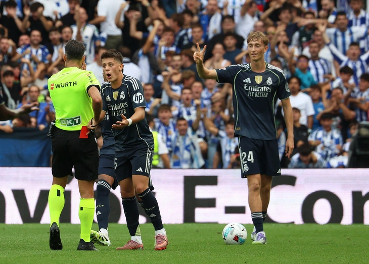 Cầu thủ trẻ lập 'kỷ lục buồn' trong chiến thắng nhọc nhằn của Real Madrid - Ảnh 1.