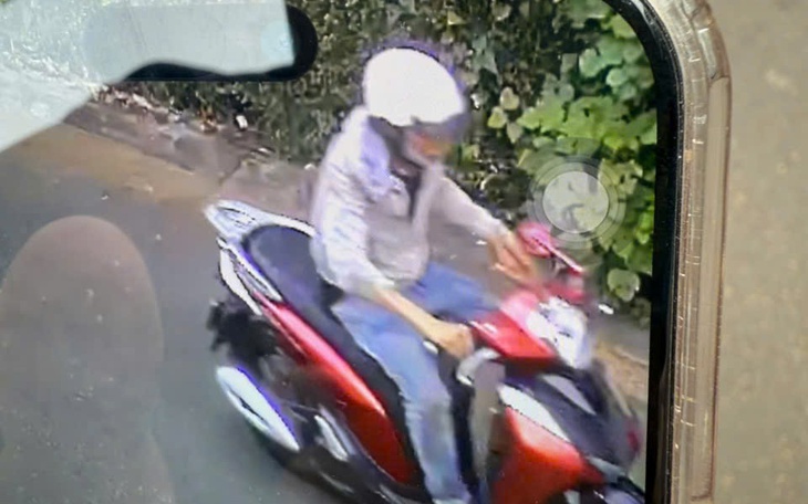Trộm xe SH, điện thoại rồi cướp giật dây chuyền vàng, vứt xe xuống sông phi tang do không bán được - Ảnh 2.