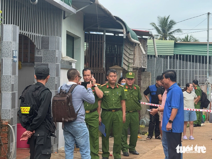 Mặc áo chống nắng của phụ nữ để tránh bị phát hiện, kẻ gây thảm án ở Đắk Lắk vẫn bị bắt - Ảnh 3. Thảm án tại Đắk Lắk: Nghi phạm mặc áo chống nắng, bịt mặt khi lẩn trốn nhưng vẫn bị bắt - Ảnh 3.