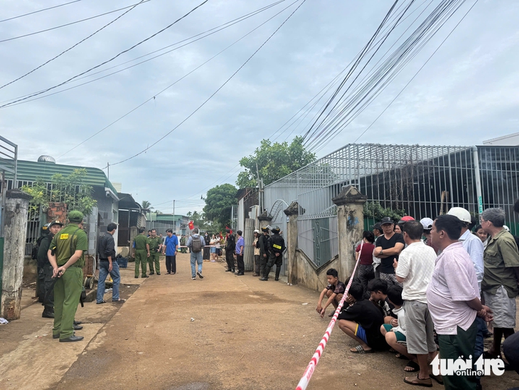 Nghi phạm gây thảm án tại Đắk Lắk bị bắt cùng nhiều gói ma túy, xin được dùng 'cho đỡ vã'- Ảnh 2.