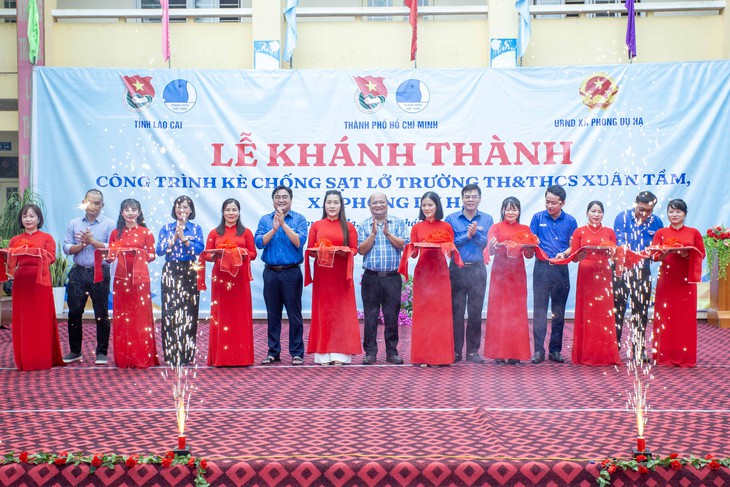 Khánh thành công trình kè chống sạt lở trường học ở Lào Cai do Thành đoàn TP.HCM tài trợ - Ảnh 1.