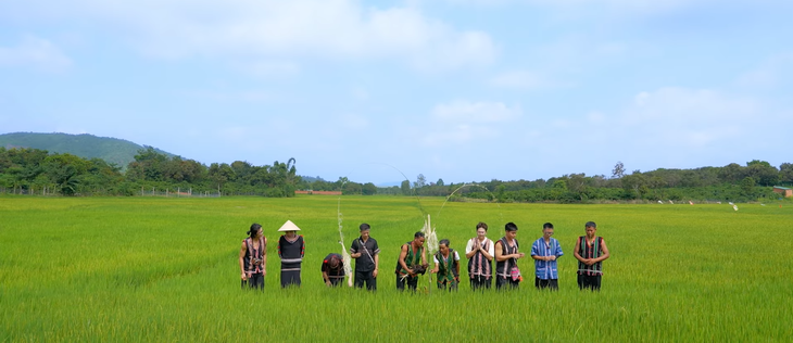Gia đình Haha tập 14: Bùi Công Nam bị 'đánh úp' trong sinh nhật bất ổn - Ảnh 2.