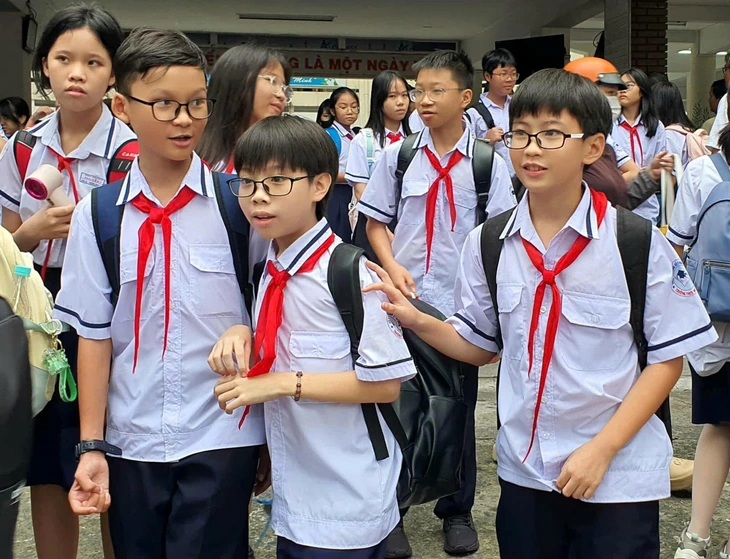 tan học - Ảnh 1.