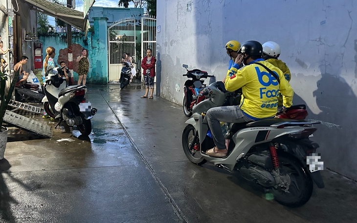 Sôi động dịch vụ giao hàng Tết - Ảnh 4.