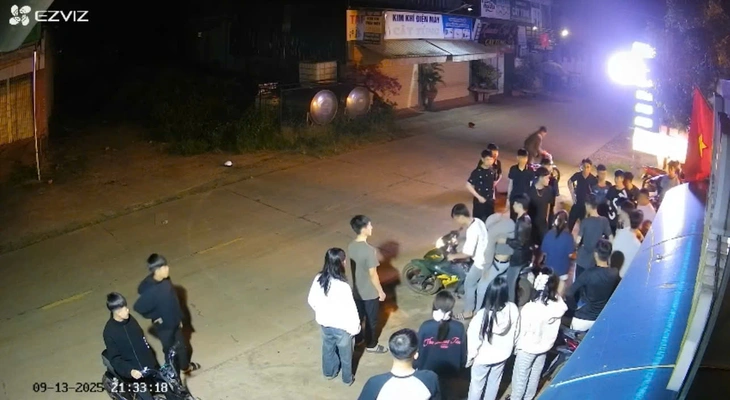 Hỗn chiến tại quán cà phê, một thanh niên thiệt mạng sau cú đá vào đầu- Ảnh 1.