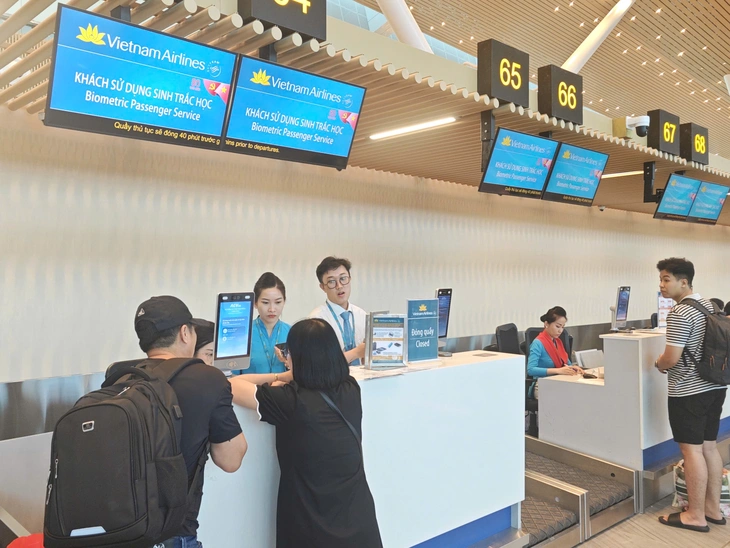Từ tháng 12-2025: Bay nội địa chỉ còn làm thủ tục tại quầy với hành khách có hành lý ký gửi- Ảnh 2.