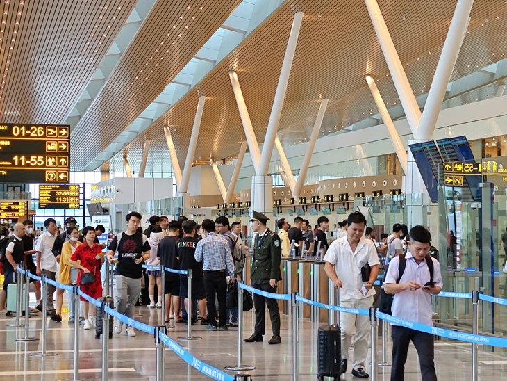 Từ tháng 12-2025: Bay nội địa chỉ còn làm thủ tục tại quầy với hành khách có hành lý ký gửi- Ảnh 3.