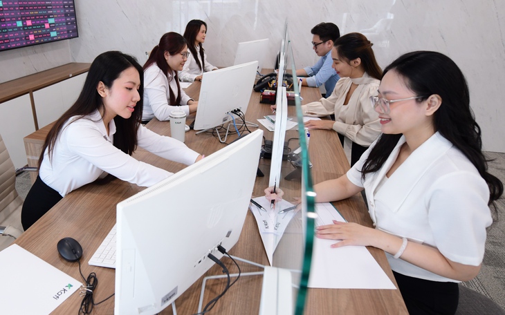 Chứng khoán được dự báo thử thách lại mốc 1.700 điểm, nhóm cổ phiếu nào đáng chú ý - Ảnh 3.