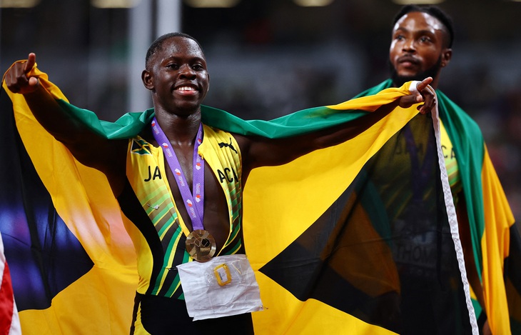 Đã tìm ra người kế thừa 'tia chớp' Usain Bolt - Ảnh 1.