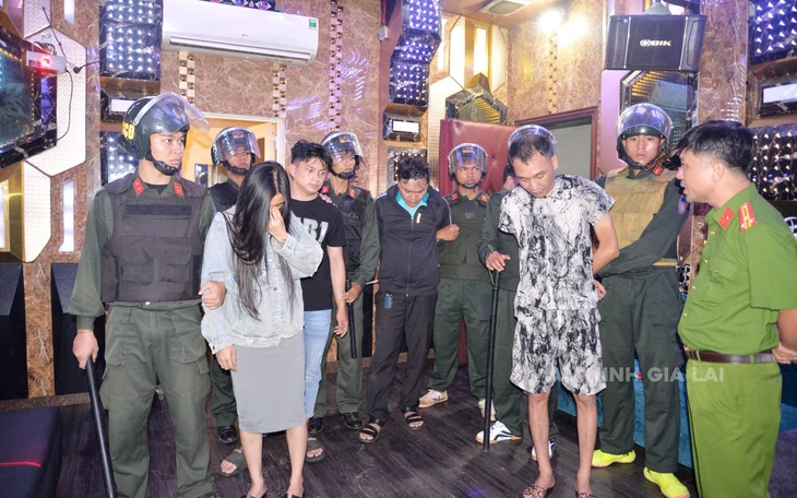 Phát hiện ổ “bay lắc” lúc rạng sáng, tạm giữ hình sự 6 nghi phạm - Ảnh 3.