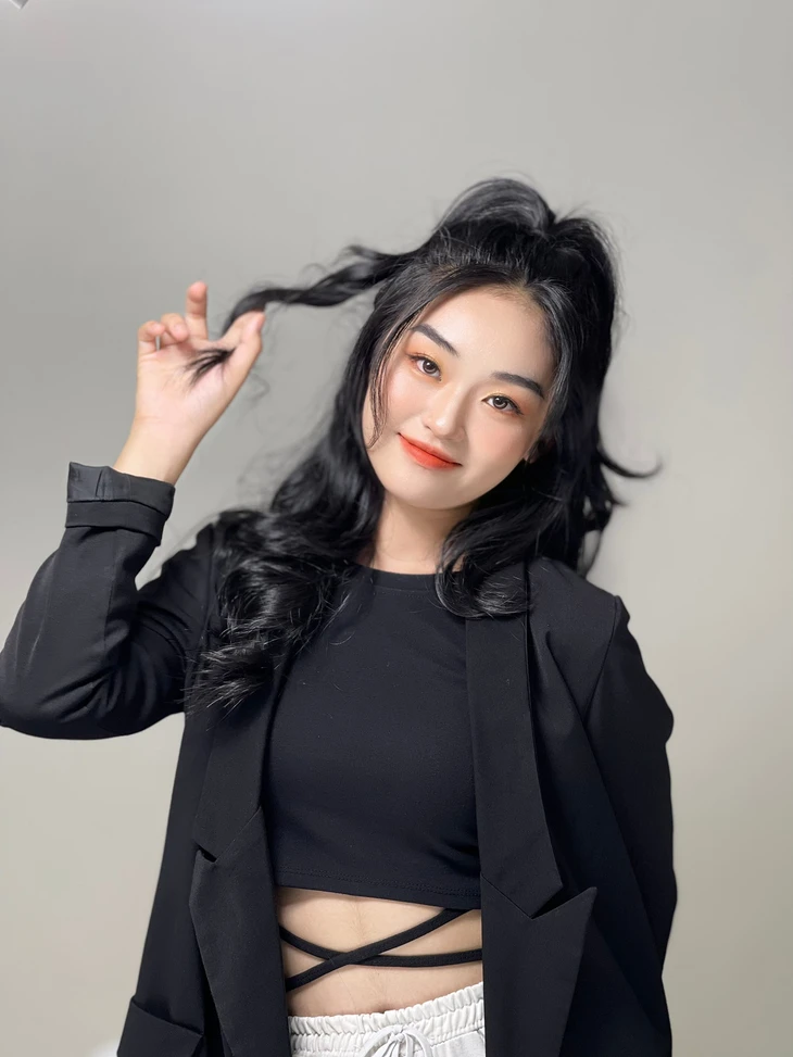 Ba làm thợ hồ, mẹ bán vé số nuôi ước mơ hoa hậu cho Nguyễn Thị Yến Nhi - Ảnh 7. Nguyễn Thị Yến Nhi - Ảnh 7.