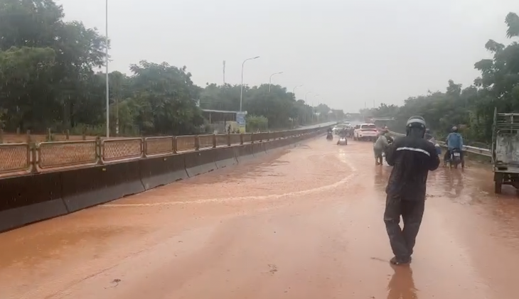 cát đỏ - Ảnh 1.