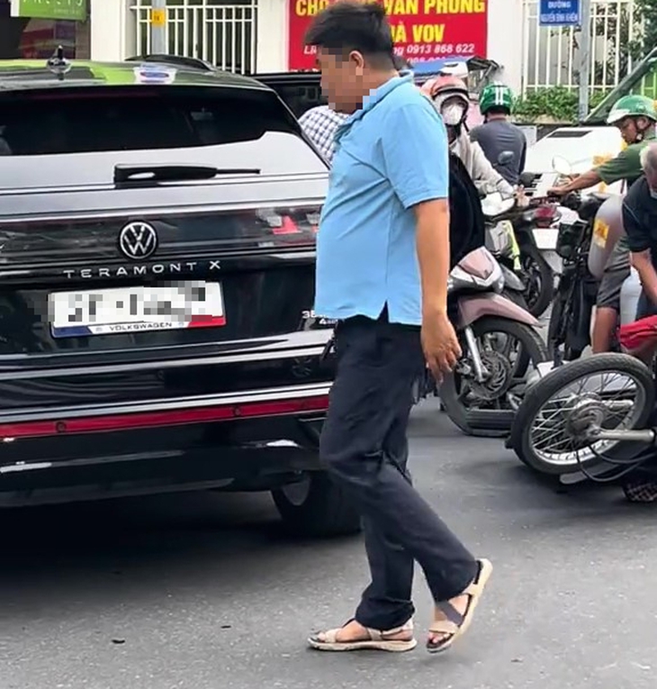 đánh cụ ông - Ảnh 2.