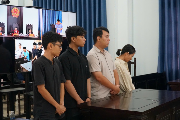 ca sĩ  - Ảnh 1.