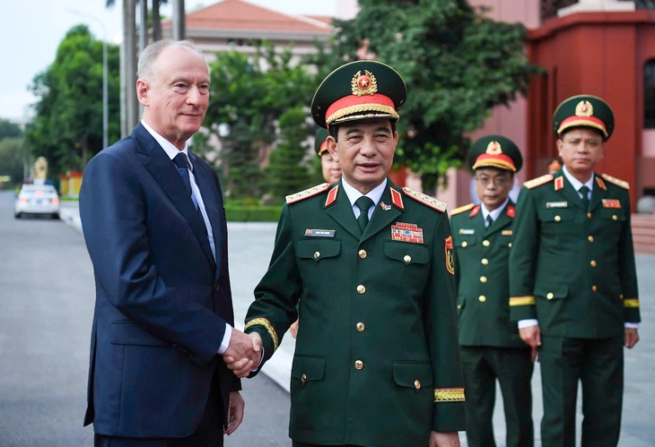 Đại tướng Phan Văn Giang hội đàm với Trợ lý Tổng thống Nga Vladimir Putin - Ảnh 1.