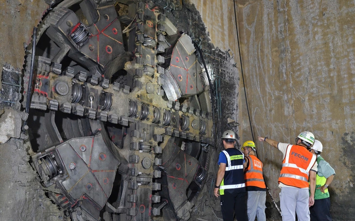 Máy đào hầm 'Thần Tốc' dự án metro số 3 đã về đích tại ga Hà Nội  - Ảnh 5.