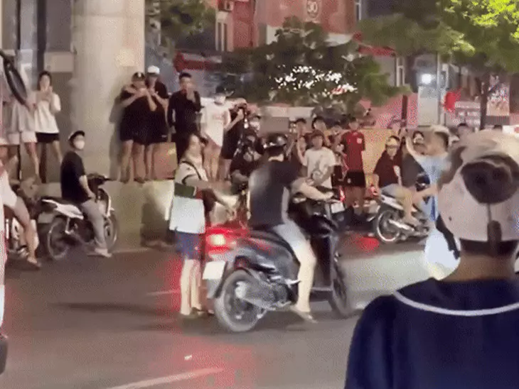 chặn xe - Ảnh 1.