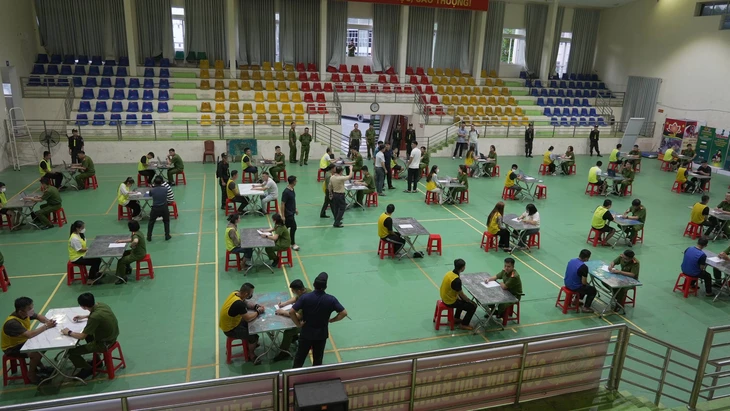 Lập công ty 'ma' ở Campuchia, giả công an lừa hơn 160 tỉ của gần 400 người - Ảnh 1.
