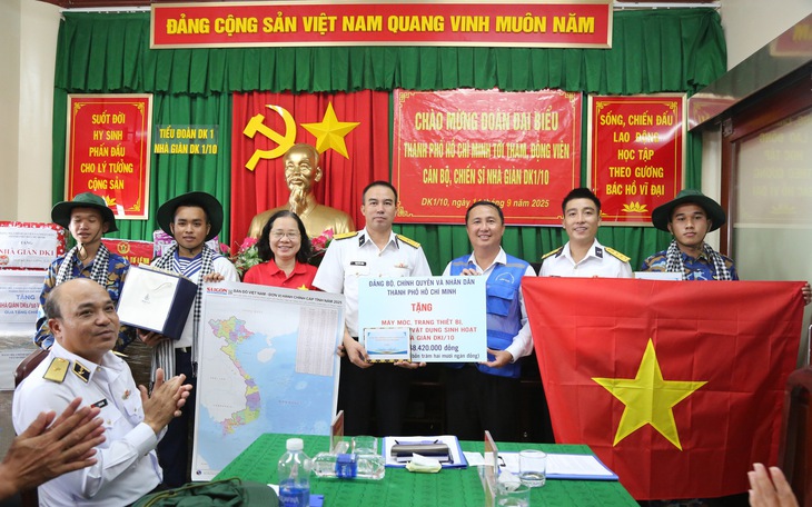 Ngày hội Đại đoàn kết ở phường Bình Phú: hoa được thay bằng chậu cây xanh  - Ảnh 4.