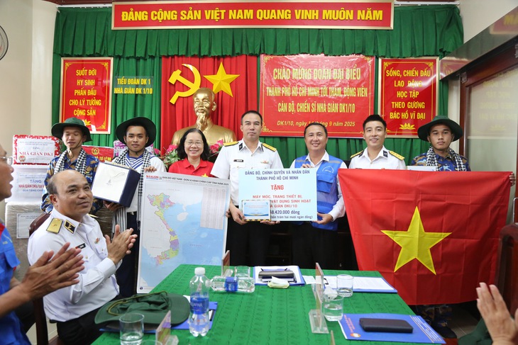 Đoàn đại biểu TP.HCM kết thúc chuyến công tác đong đầy yêu thương - Ảnh 1.