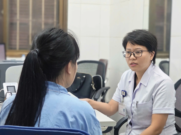 Cảnh báo loạn thần ở trẻ: Đừng nhầm lẫn với tính cách ‘mộng mơ’ - Ảnh 1.