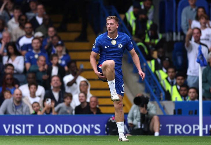 Liam Delap học ảo thuật để giải khuây lúc dưỡng thương - Ảnh 1.