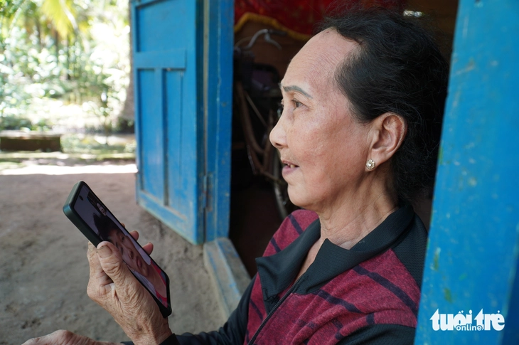 Cháu mất cả cha mẹ vào ĐH Công nghiệp TP.HCM, 'bà ngoại vĩ đại' mượn hết cỡ được 2,5 triệu đồng - Ảnh 3.