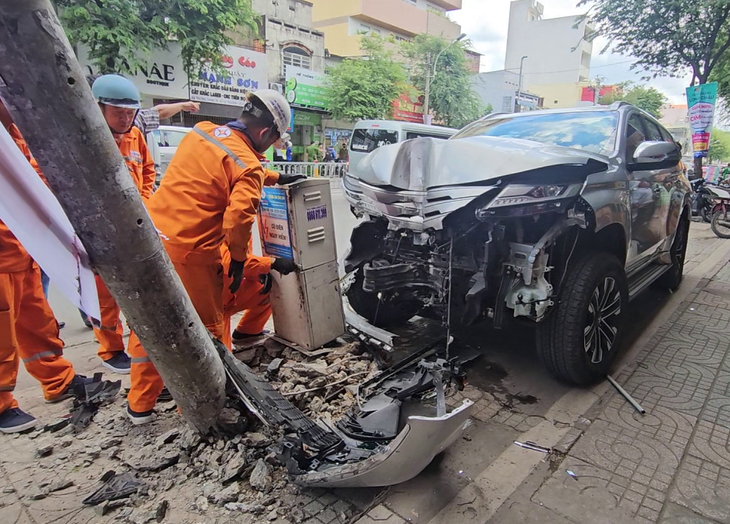 3 người bị thương sau tai nạn liên hoàn trên đường Trường Chinh, phường Tân Bình - Ảnh 1.