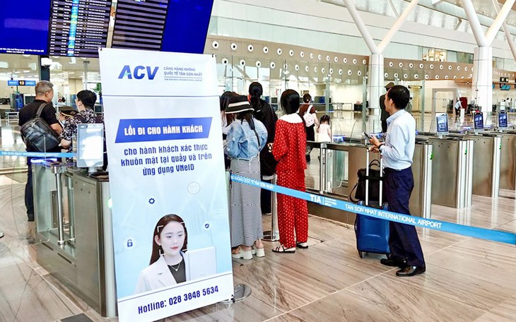 Bay nội địa cùng VNeID: Chưa áp dụng với trẻ em, người trên 60 tuổi... - Ảnh 2.