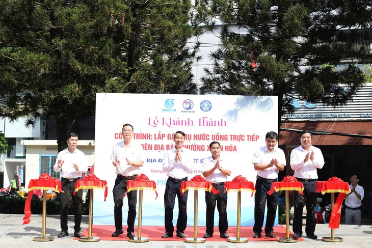 Cấp nước Bến Thành khánh thành trụ uống nước miễn phí tại TP.HCM - Ảnh 2.
