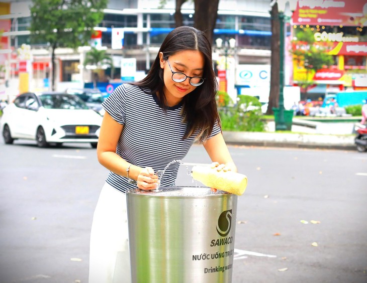 Cấp nước Bến Thành khánh thành trụ uống nước miễn phí tại TP.HCM - Ảnh 3.