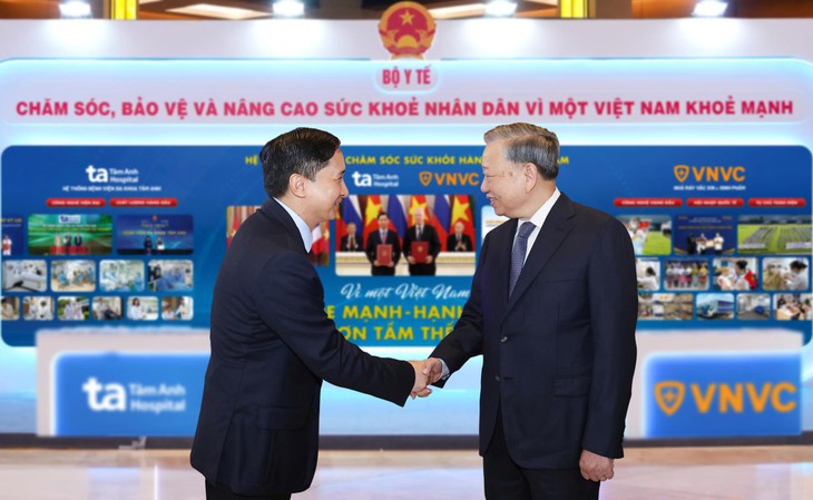 Bệnh viện Tâm Anh giới thiệu ‘siêu Robot AI’ tại tòa nhà Quốc hội