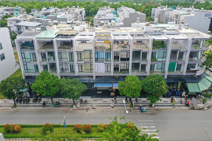 20 năm chưa được cấp sổ hồng, cả người mua nhà lẫn chủ đầu tư rơi vào thế khó - Ảnh 1.