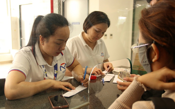 Thêm 5 nhà ga tuyến metro số 1 ngừng bán vé giấy, hành khách nên thanh toán điện tử  - Ảnh 1.