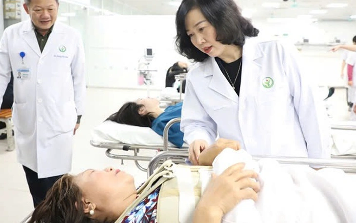 Miễn viện phí cơ bản cho toàn dân: Khó nhưng đã có lộ trình - Ảnh 9.