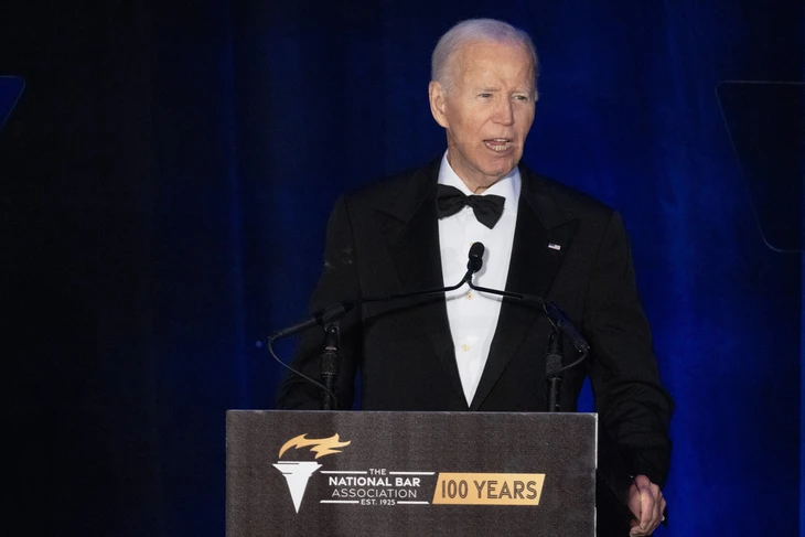 Ông Biden đối mặt áp lực tài chính và khủng hoảng di sản hậu nhiệm kỳ - Ảnh 1.