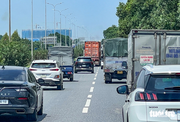 Cục trưởng Cảnh sát giao thông: 'Sẽ nghiên cứu để cao tốc có làn vượt riêng' - Ảnh 2.