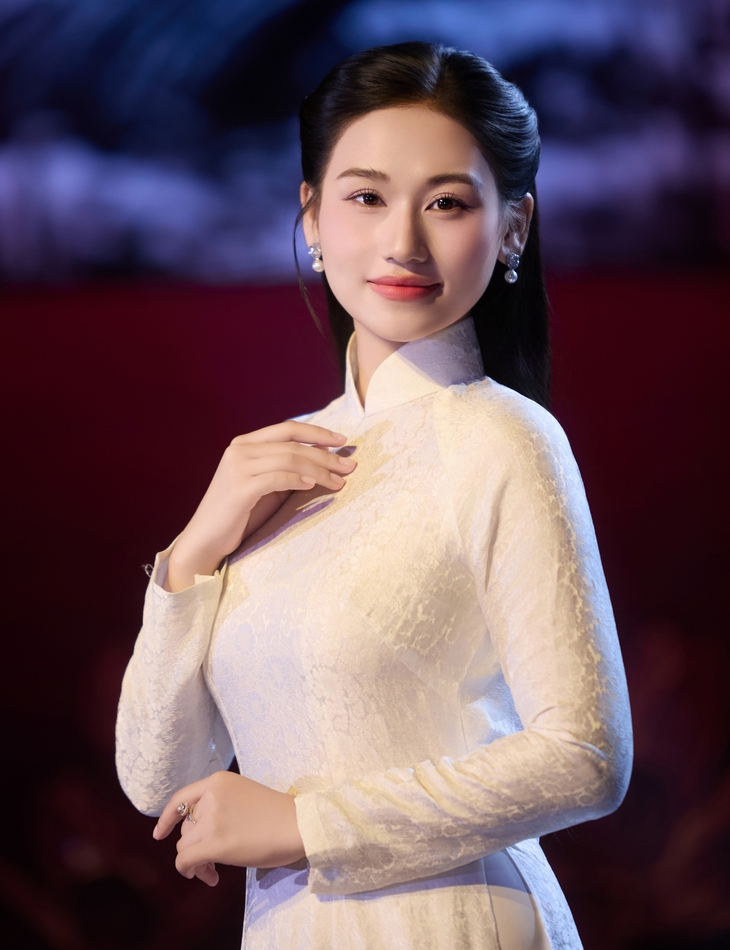 Ca sĩ Việt Nam xinh đẹp hát tiếng Trung viral trên TikTok, hát hay từ dân gian đến thính phòng - Ảnh 2.