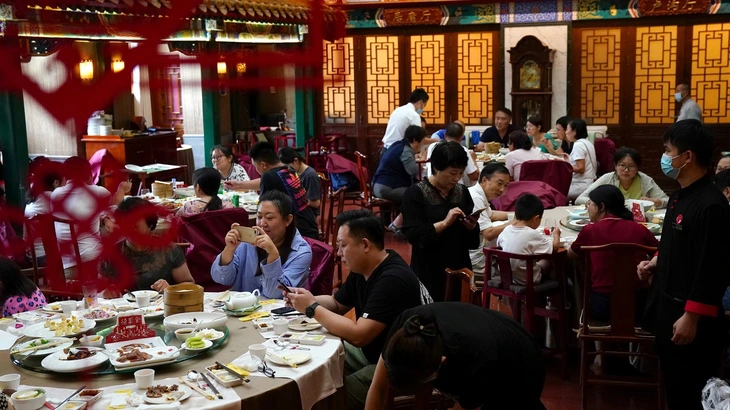 Nhiều nhà hàng Trung Quốc lao đao vì các ứng dụng giao đồ ăn giá rẻ - Ảnh 3.