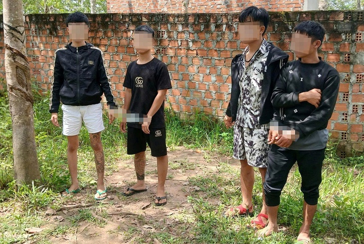 Thiếu tiền tiêu xài, nhóm thanh thiếu niên thuê ô tô đi cướp - Ảnh 1.