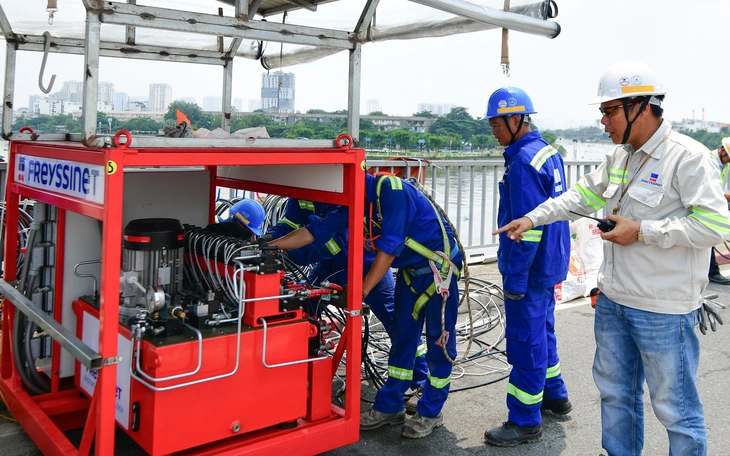 Sau khi nâng cầu Bình Triệu 1, TP.HCM tiếp tục rà soát các cầu thấp, cũ - Ảnh 3.