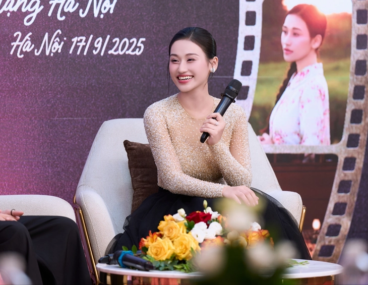 Ca sĩ Việt Nam xinh đẹp hát tiếng Trung viral trên TikTok, hát hay từ dân gian đến thính phòng - Ảnh 1.