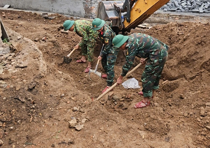 Quy tập 2 hài cốt liệt sĩ tại ngôi trường duy nhất còn sót lại sau 81 ngày đêm Thành cổ Quảng Trị - Ảnh 1.