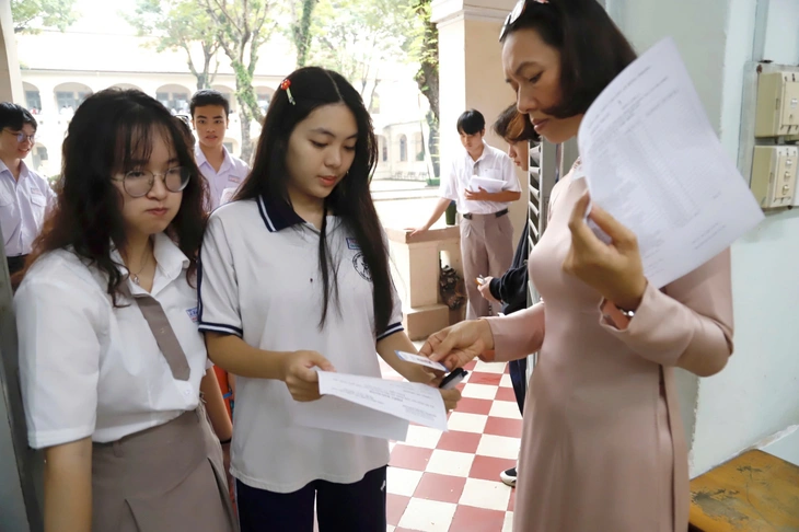 Hơn 3.000 học sinh TP.HCM thi chọn học sinh giỏi đầu tiên sau sáp nhập - Ảnh 1.