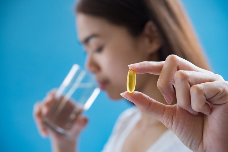 Điều gì xảy ra với cơ thể khi bạn uống quá nhiều vitamin? - Ảnh 1.