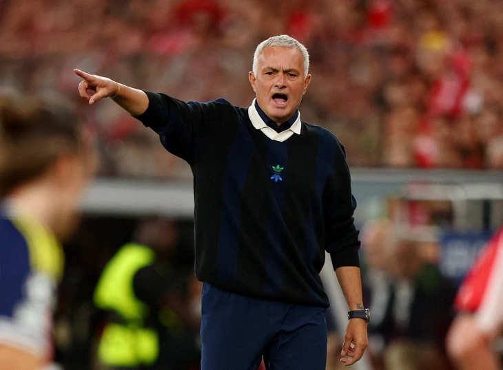 Mourinho làm HLV của Benfica, đội bóng khiến ông bị sa thải 20 ngày trước đó - Ảnh 1.