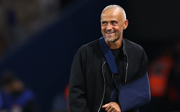 Luis Enrique ủng hộ áp dụng 'thẻ cam' cho bóng đá  - Ảnh 2.