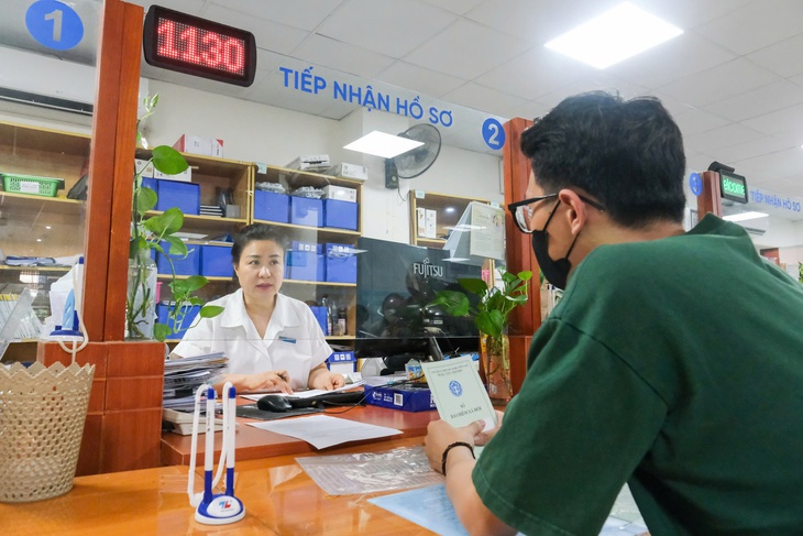Mất tiền tỉ chỉ vì tin lời của 'cán bộ bảo hiểm' gọi điện thoại - Ảnh 1.